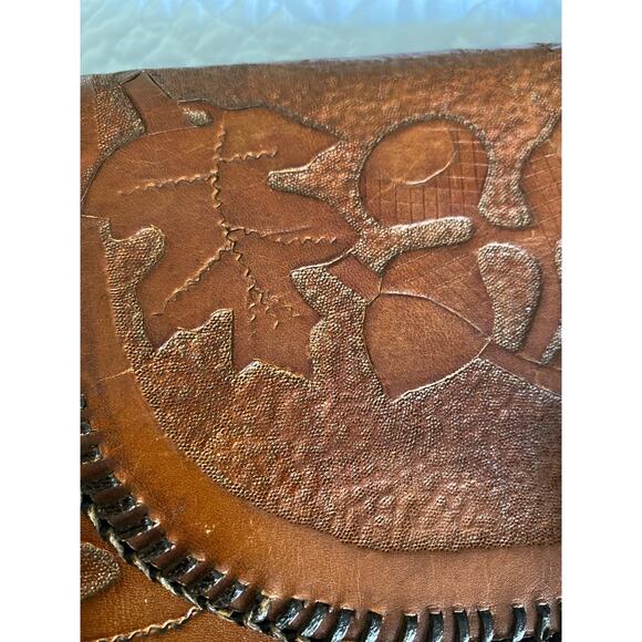 Vintage tooled leather clutch/large leather clutch /tooled leaf purse/70's boho - Picture 9 of 9